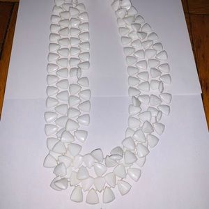 White lightweight necklace statement